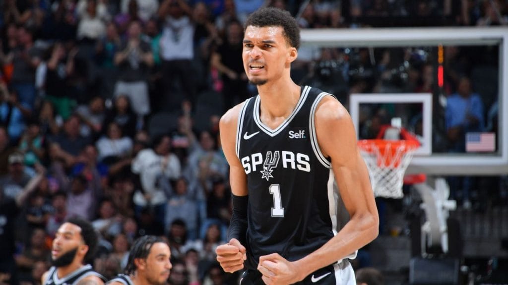 NBA》Wembanyama「絕殺」變「絕殺」自己!馬刺111比110一分飲恨爵士,新星關鍵時刻當機?