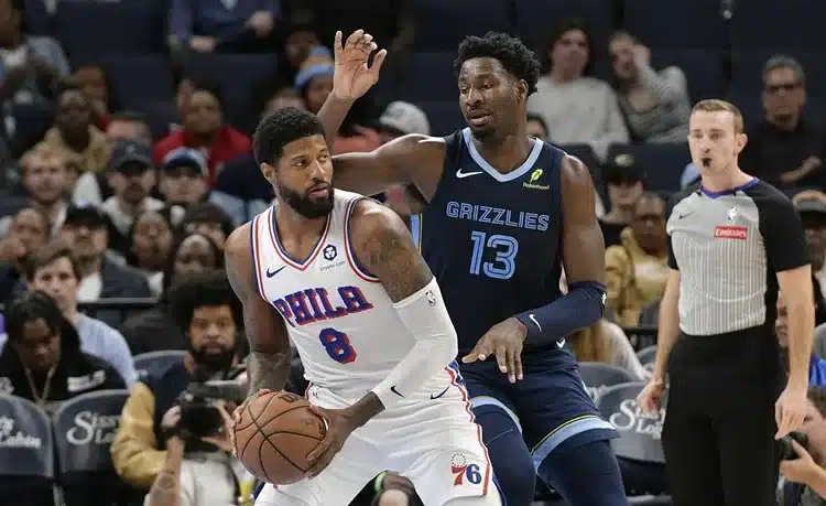 NBA》天啊!76人三巨頭夢碎!PG13左膝重創,至少缺席兩場,戰力大打折扣!