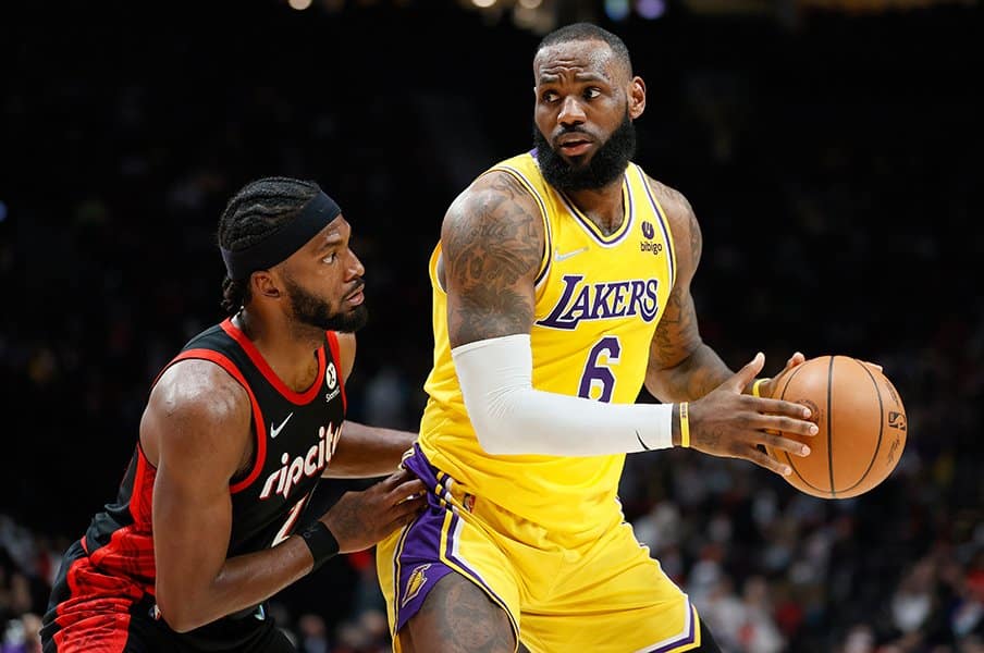 NBA》詹皇強勢！湖人131：125險勝勝暴龍！「詹眉連線」狂轟65分，關鍵時刻還是靠他扛下勝利！