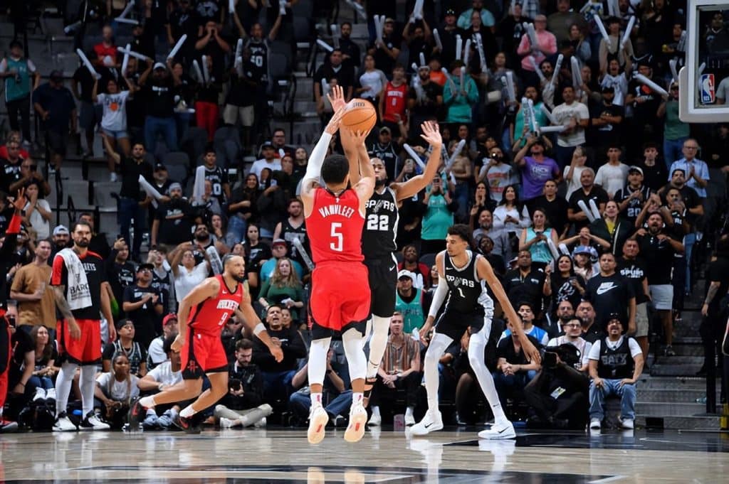 NBA》Wembanyama歸隊在望,馬刺新秀表現亮眼!雙喜臨門,馬刺崛起有望!