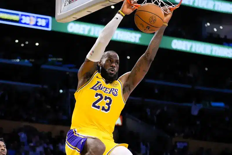 NBA》Lebron James再創奇蹟!35分連3場大三元,James用行動證明:我還是最強!