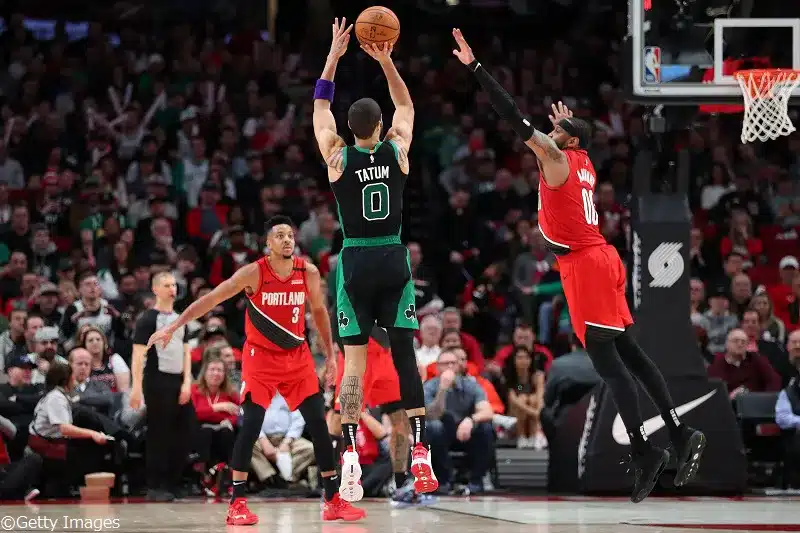 NBA》綠衫軍王牌發威！Tatum壓哨三分彈，塞爾提克126：123賞暴龍7連敗！