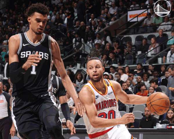 NBA》Wembanyama神蹟逆轉！馬刺大屠殺勇士17分，Curry顏面盡失，勇士王朝崩盤？