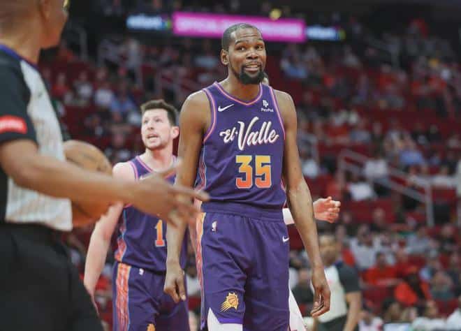 NBA》太陽超衰!Randle絕殺三分球「走步」超明顯,裁判眼睛業障重?太陽氣炸:這根本搶劫!