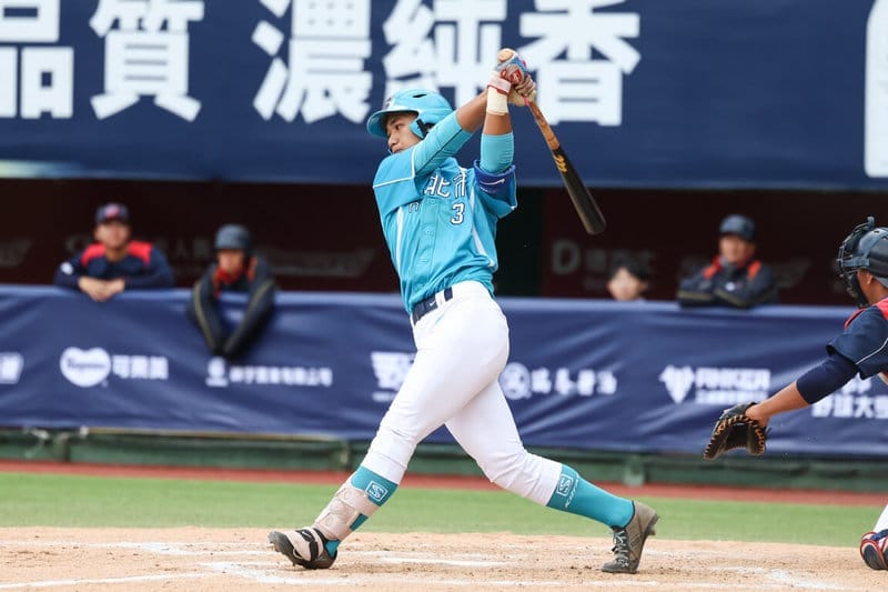 陳睦衡開球激勵學弟 新北藍勇奪U18冠軍