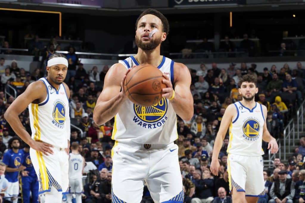 NBA》鐵人Curry傷重上陣!23分神射無用,勇士4連敗跌落神壇,KD三分冷眼旁觀Green