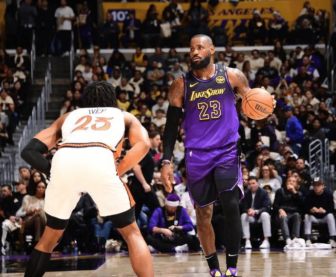 NBA》詹皇28分大三元難救主！湖人聖誕節前夕苦吞敗仗，114：117不敵活塞，終場前追平三分彈落空！