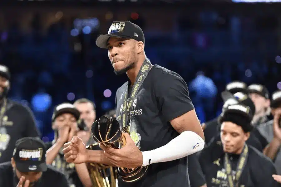 NBA》字母哥稱霸!展現聯盟第一統治力,率公鹿勇奪NBA盃冠軍!