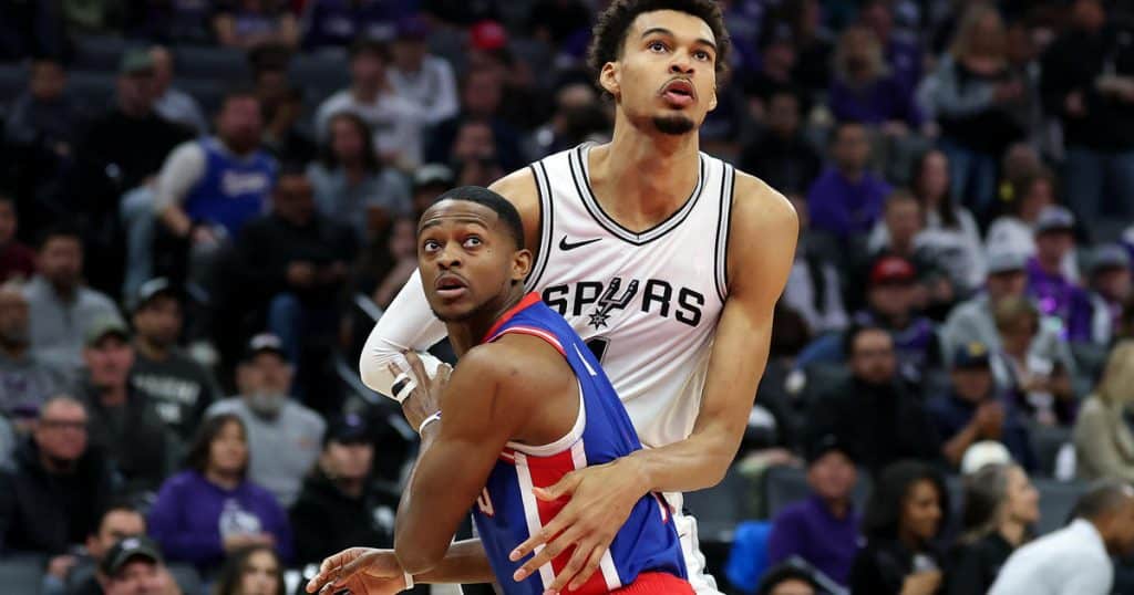 NBA》Wembanyama大三元輕鬆拿！狂砍34分13籃板11助攻，馬刺127：125險勝國王！