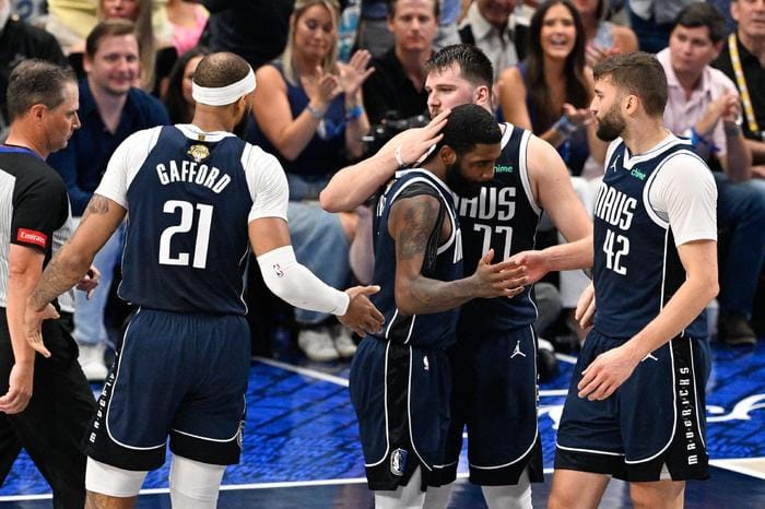 NBA》季中錦標賽超燃! 10大球星齊聚一堂,8強激戰一觸即發!Curry能否率隊奪冠,重返巔峰?