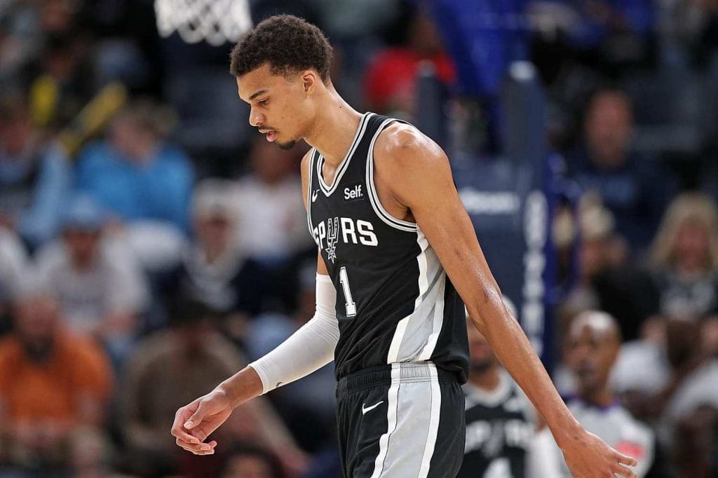 NBA》太扯了!Wembanyama根本外星人,三分電爆Curry,火鍋海放湖人整隊是怎樣啦!