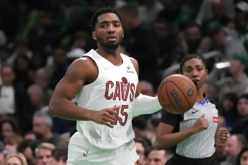 NBA》Mitchell單節狂飆5記三分彈！勇士全隊手感冰凍，騎士113：95痛宰勇士！