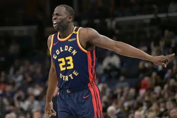 勇士激戰活塞:Draymond Green末節發威助隊擴大領先,Curry回神穩住戰局