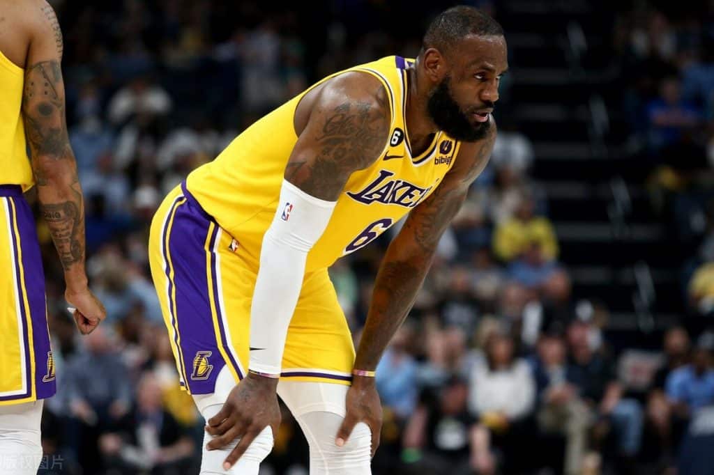 NBA》地表最強40歲老將!詹皇被撞飛照樣狂轟38分,率湖人114:106擊退拓荒者!