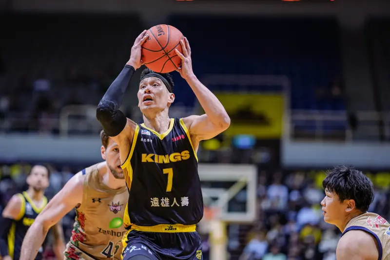 NBA》林書豪狂砍26分嗨翻全場！東超籃壇爆發火爆衝突，新北國王99:63痛宰黃金國王