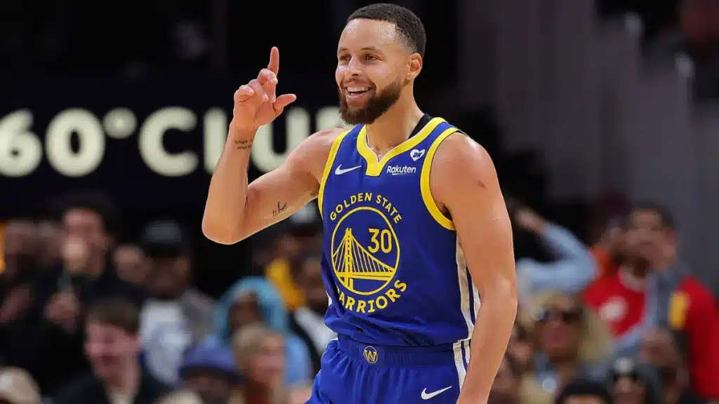NBA》Curry神準降臨!三分球彈無虛發狂轟30分,勇士139:105痛宰七六人!