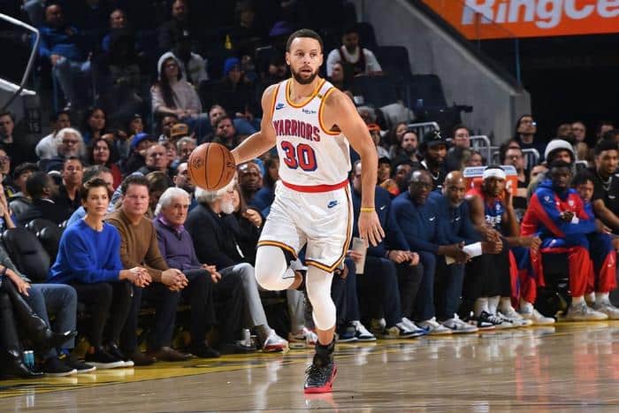 NBA》Stephen Curry飆進致勝三分彈,狂砍31分率勇士116:115險勝灰狼!