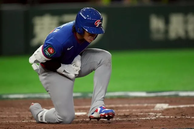 陳傑憲當場跪地、面露猙獰痛楚的畫面